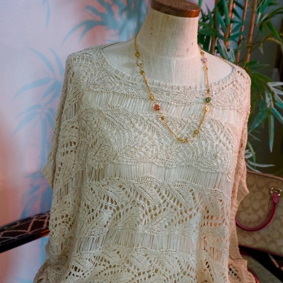 VERTIGO BLOUSE ,COLOR BEIGE ,SIXE XL (PREOWNED) - Picture 5 of 8